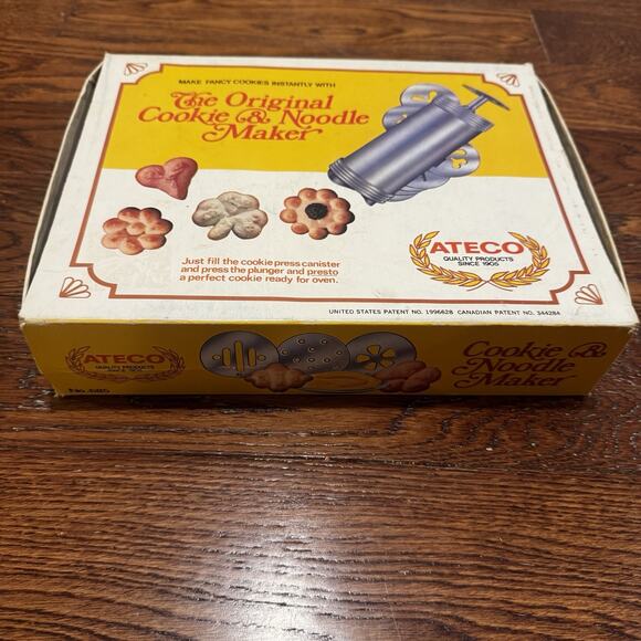 Vintage The Original Cookie & Noodle Maker Christmas Cookie Press Cottage Core - Picture 8 of 9